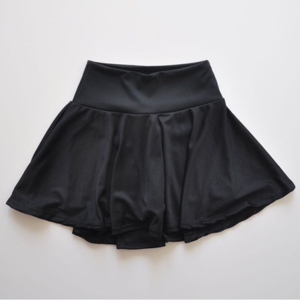 Girl Old Navy Sporty shorts skirt with pocket black. - Picture 9 of 13